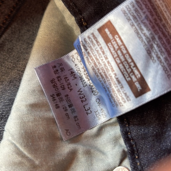 Levi jeans. Brand new. Mid rise bootcut. 14M. 32W.  32L. - Picture 5 of 5